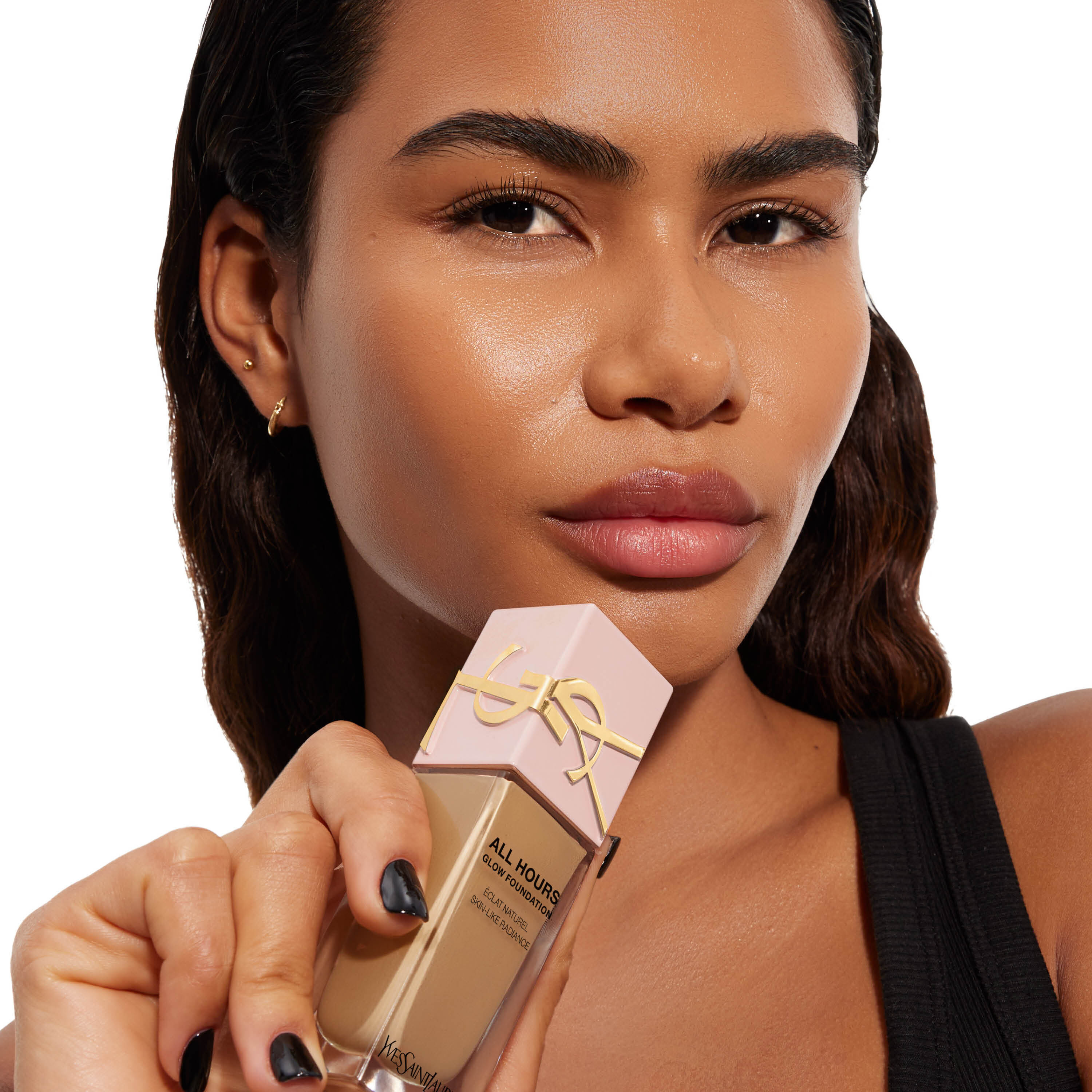 Pele iluminada e hidratada 24 horas com a base YSL ALL HOURS GLOW FOUNDATION