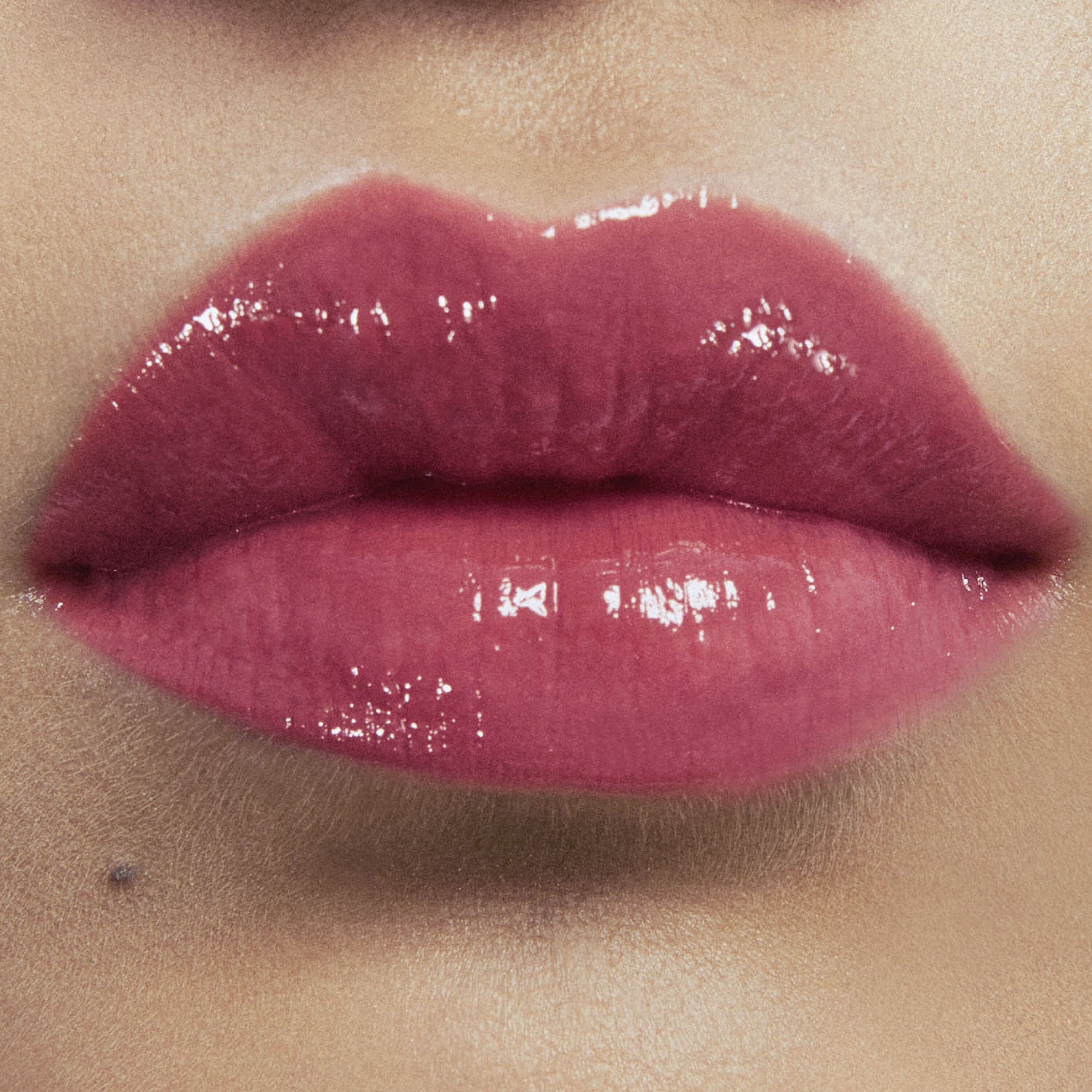 BATOM BRILHANTE HIDRATANTE YSL LOVESHINE LIP OIL ENRIQUECIDO COM POLPA DE FIGO