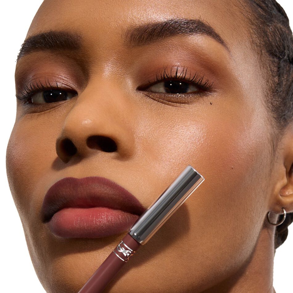 LAPIS LABIAL YSL LOVENUDE KISS SHAPER