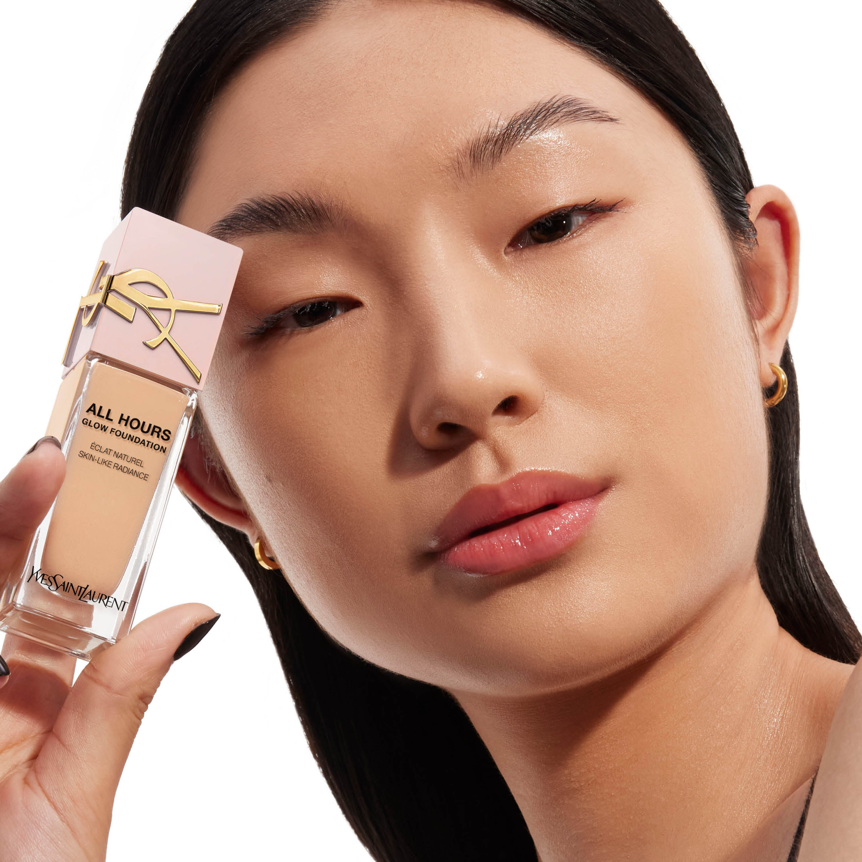 Pele iluminada e hidratada 24 horas com a base YSL ALL HOURS GLOW FOUNDATION