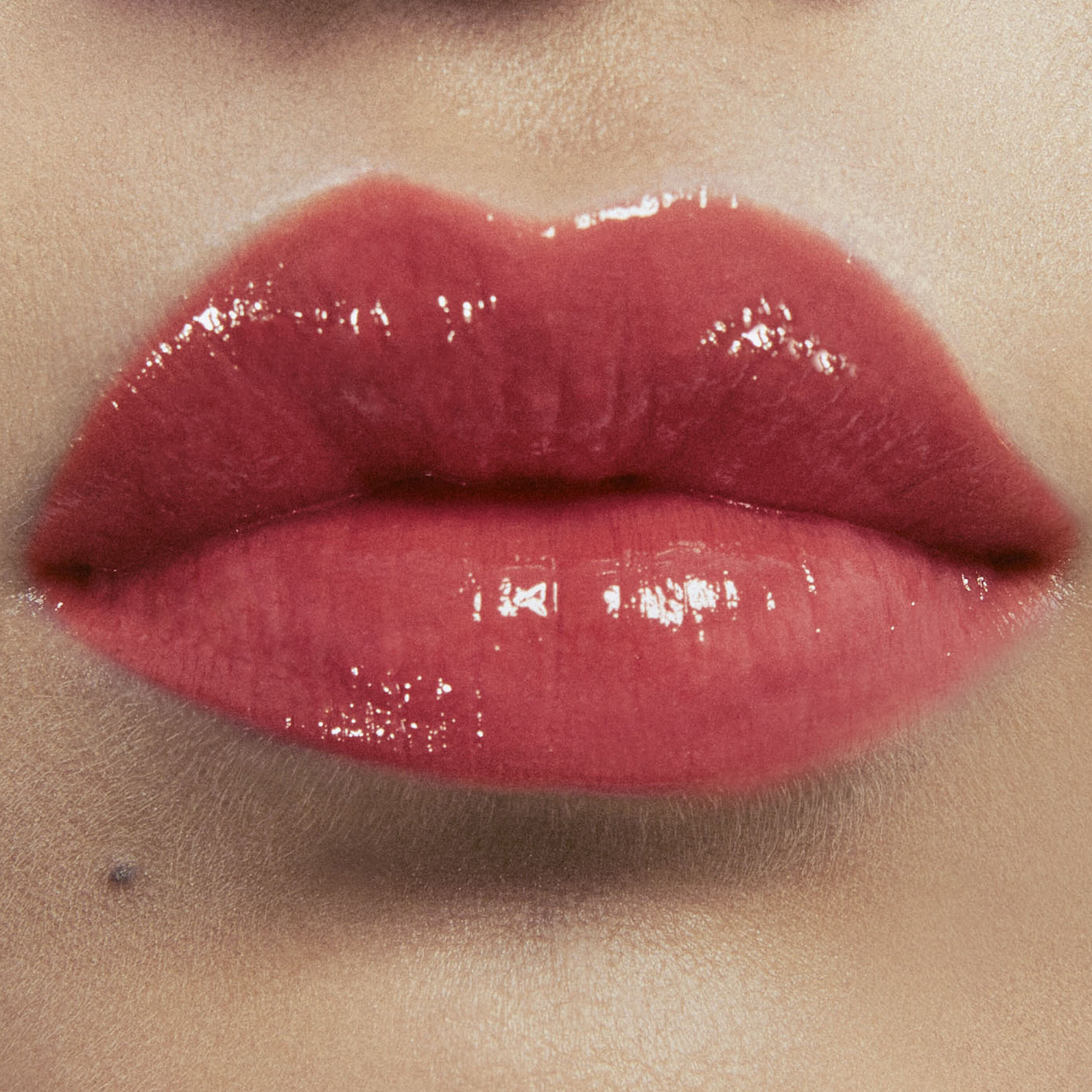 BATOM BRILHANTE HIDRATANTE YSL LOVESHINE LIP OIL ENRIQUECIDO COM POLPA DE FIGO