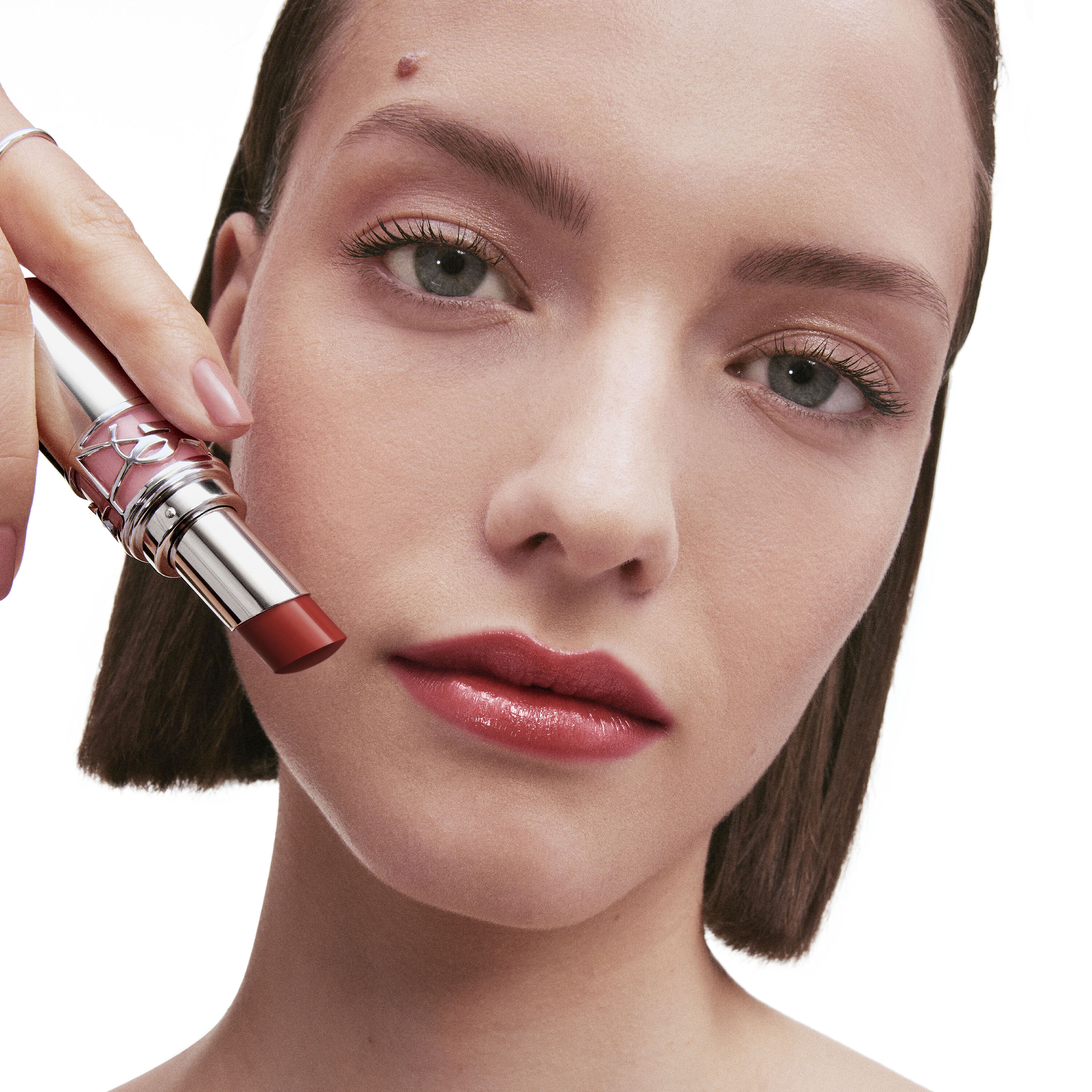 Batom com efeito gloss YSL LOVESHINE