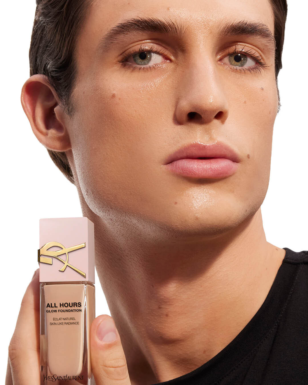 Pele iluminada e hidratada 24 horas com a base YSL ALL HOURS GLOW FOUNDATION