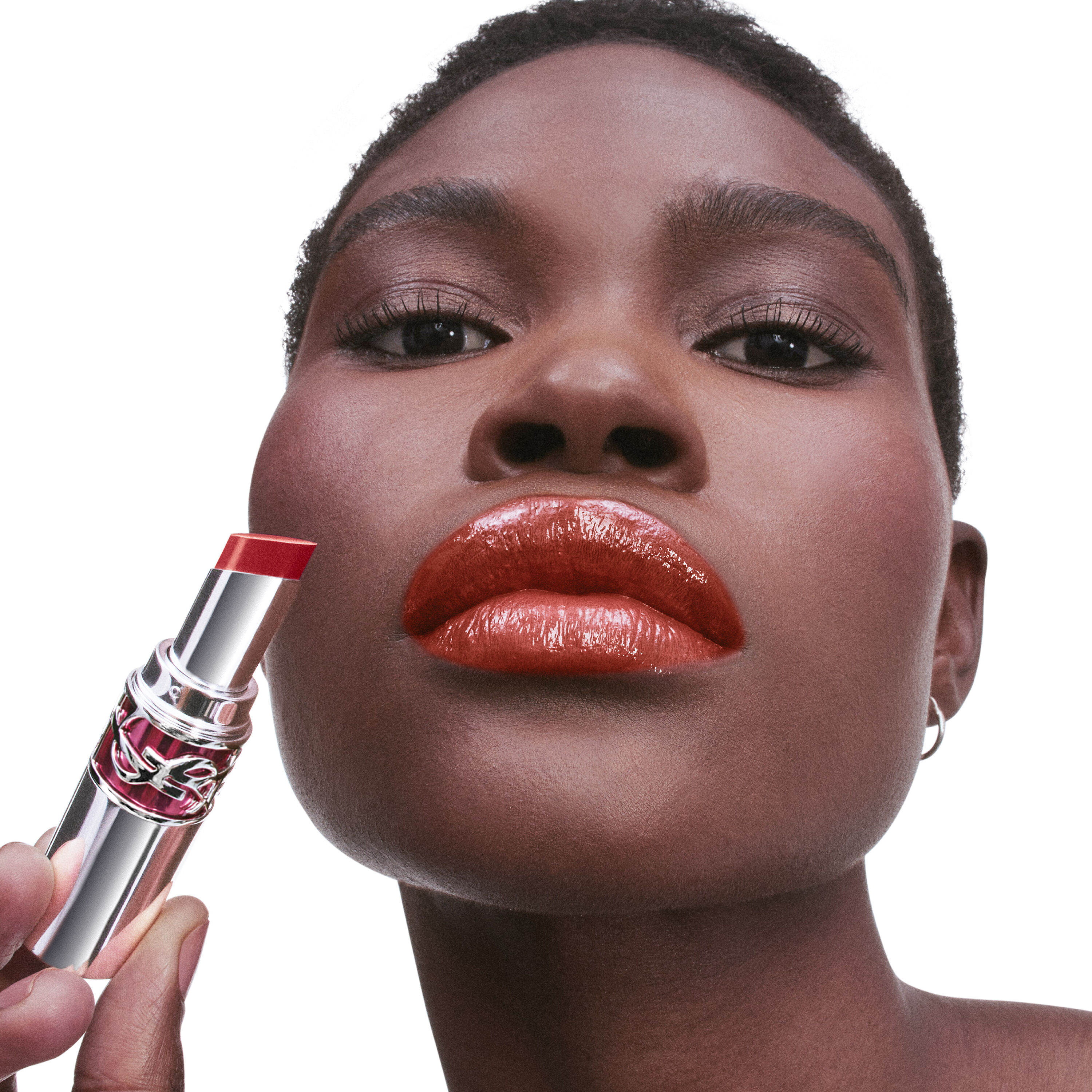 GLOSS LABIAL YSL LOVESHINE CANDY GLAZE GLOSS STICK COM COR INTENSA E EFEITO BRILHANTE