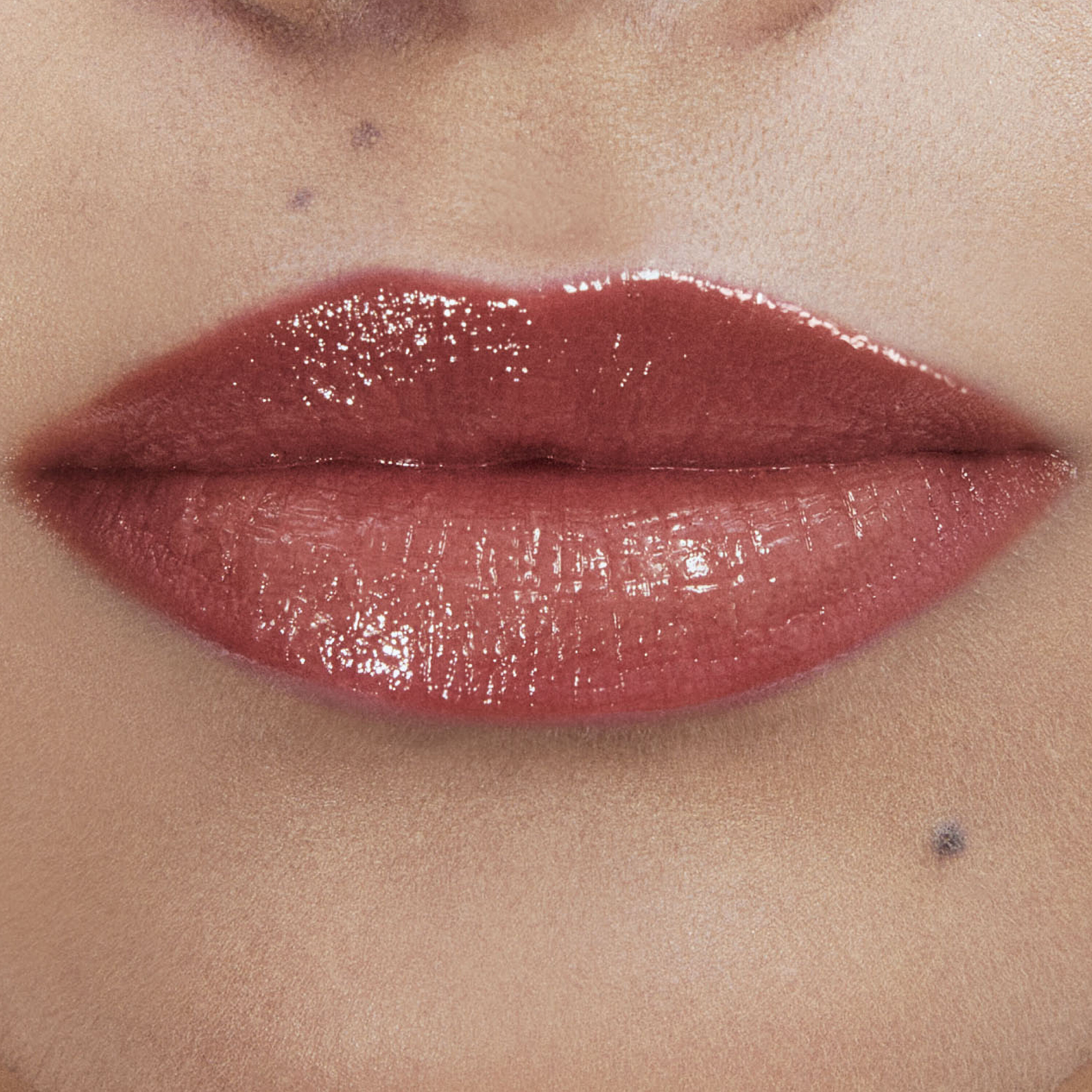 BATOM BRILHANTE HIDRATANTE YSL LOVESHINE LIP OIL ENRIQUECIDO COM POLPA DE FIGO