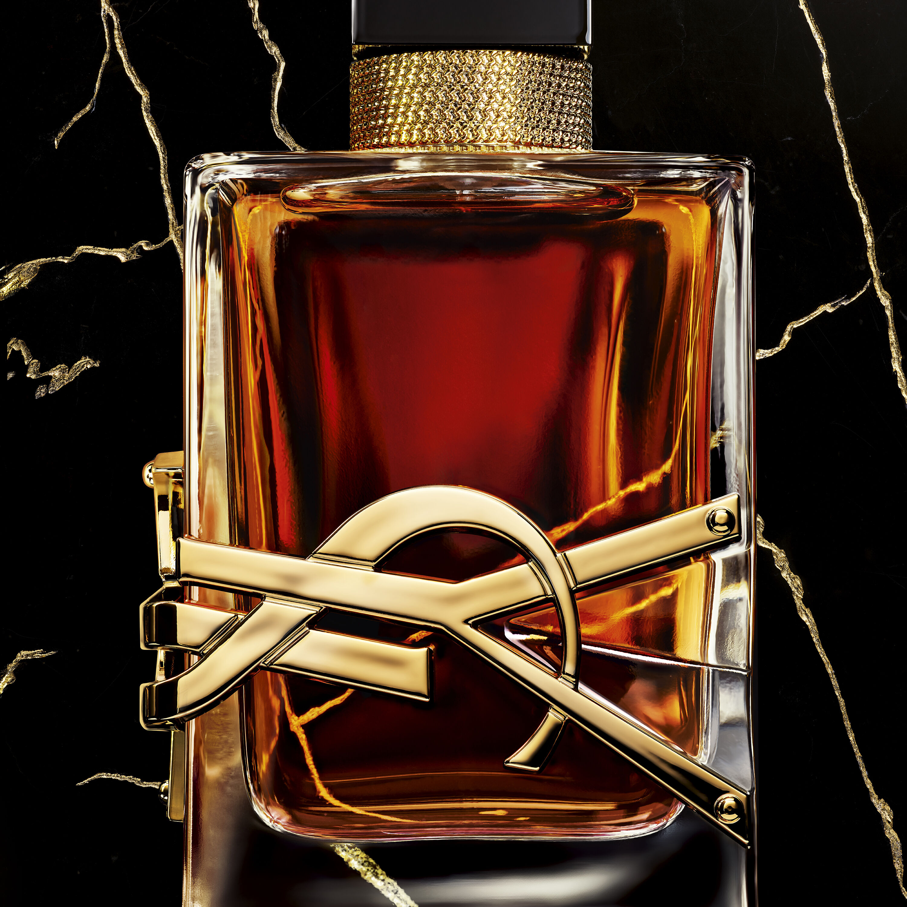 LIBRE LE PARFUM YSL PERFUME FEMININO FLORAL COM ACORDES QUENTES E APIMENTADOS DE ACAFRAO