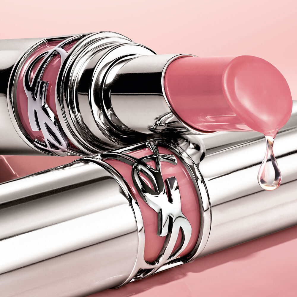 Batom brilhante com tons vermelhos e rosas YSL LOVESHINE