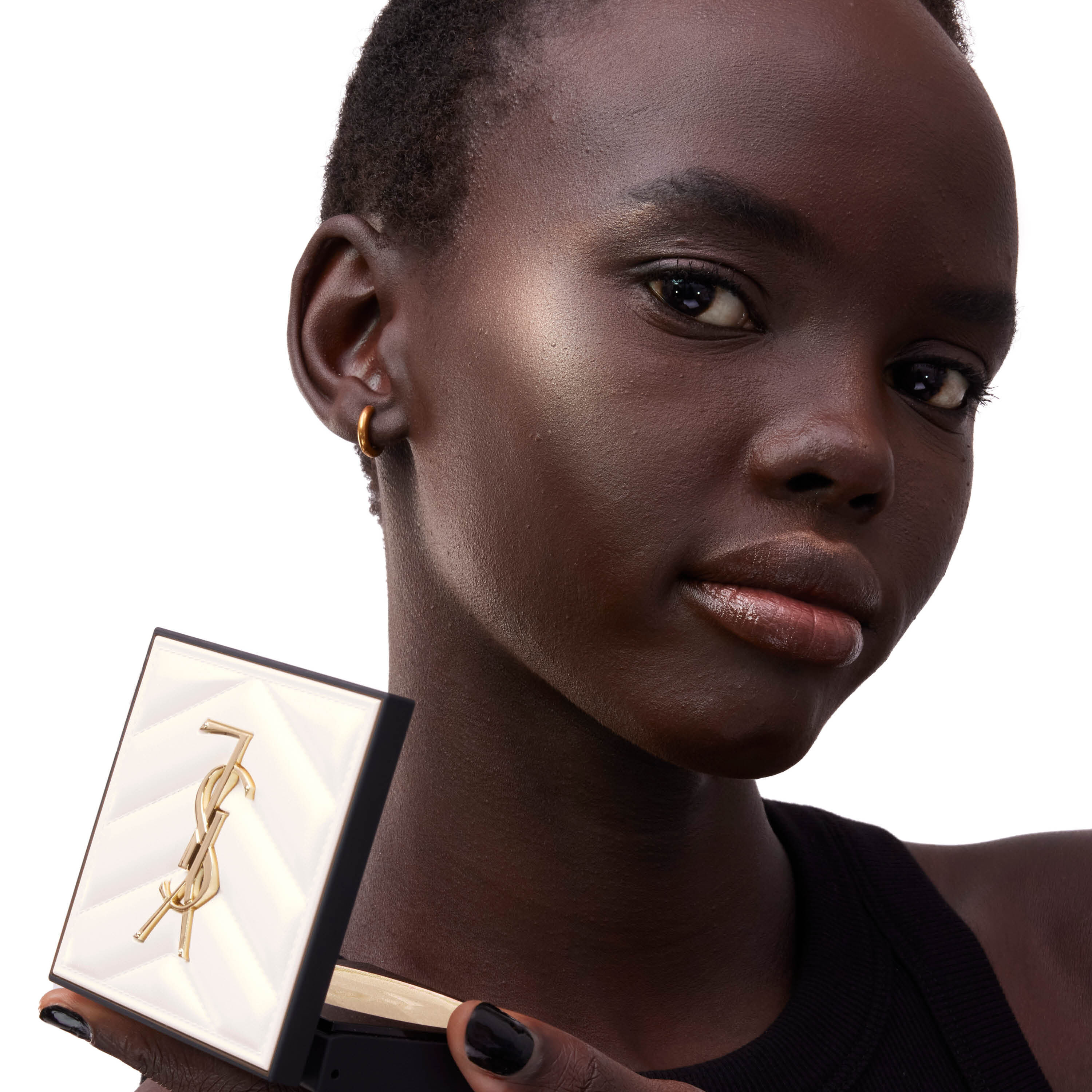Iluminador para pele negra ALL HOURS HYPER LUMINIZE de YSL Beauty