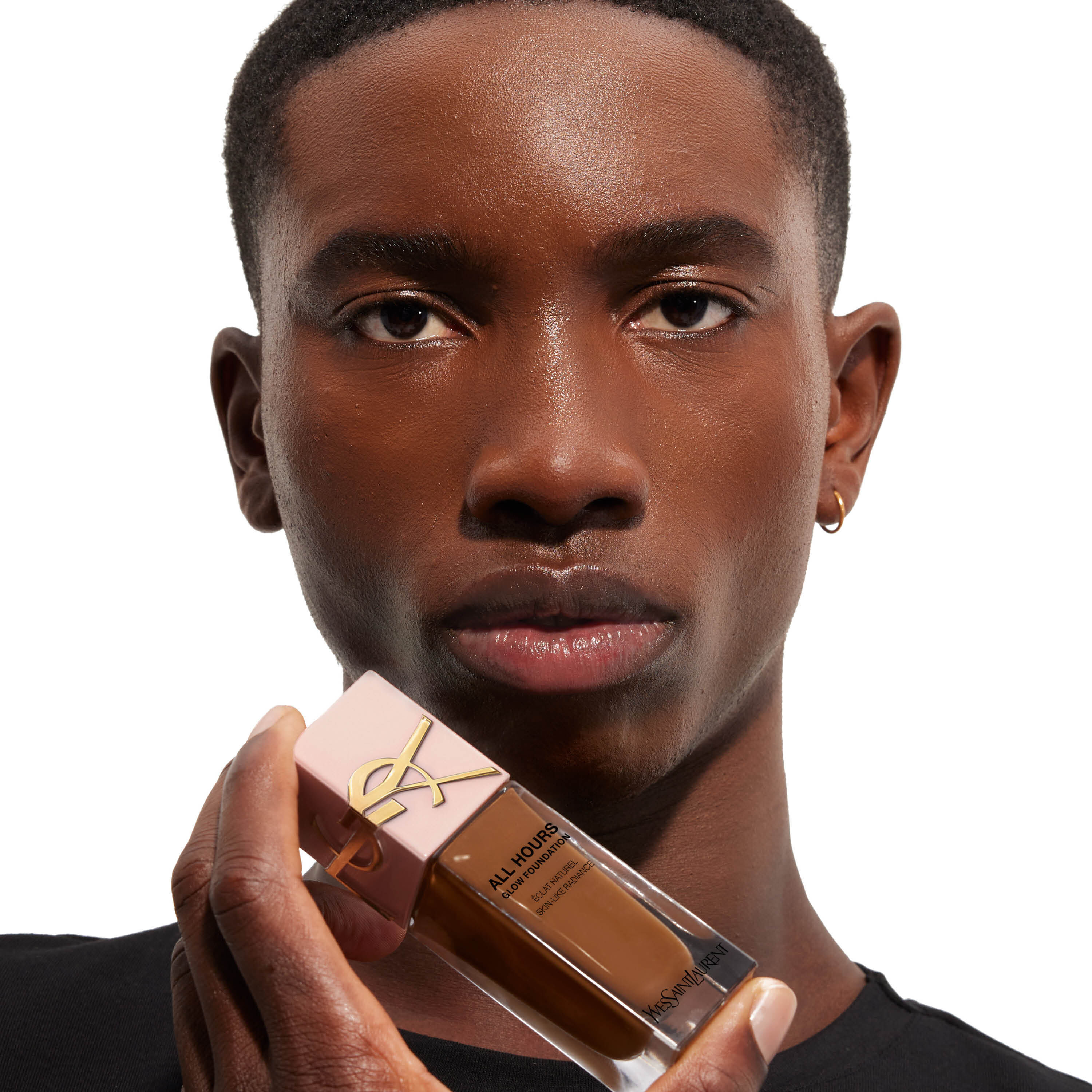 Pele iluminada e hidratada 24 horas com a base YSL ALL HOURS GLOW FOUNDATION
