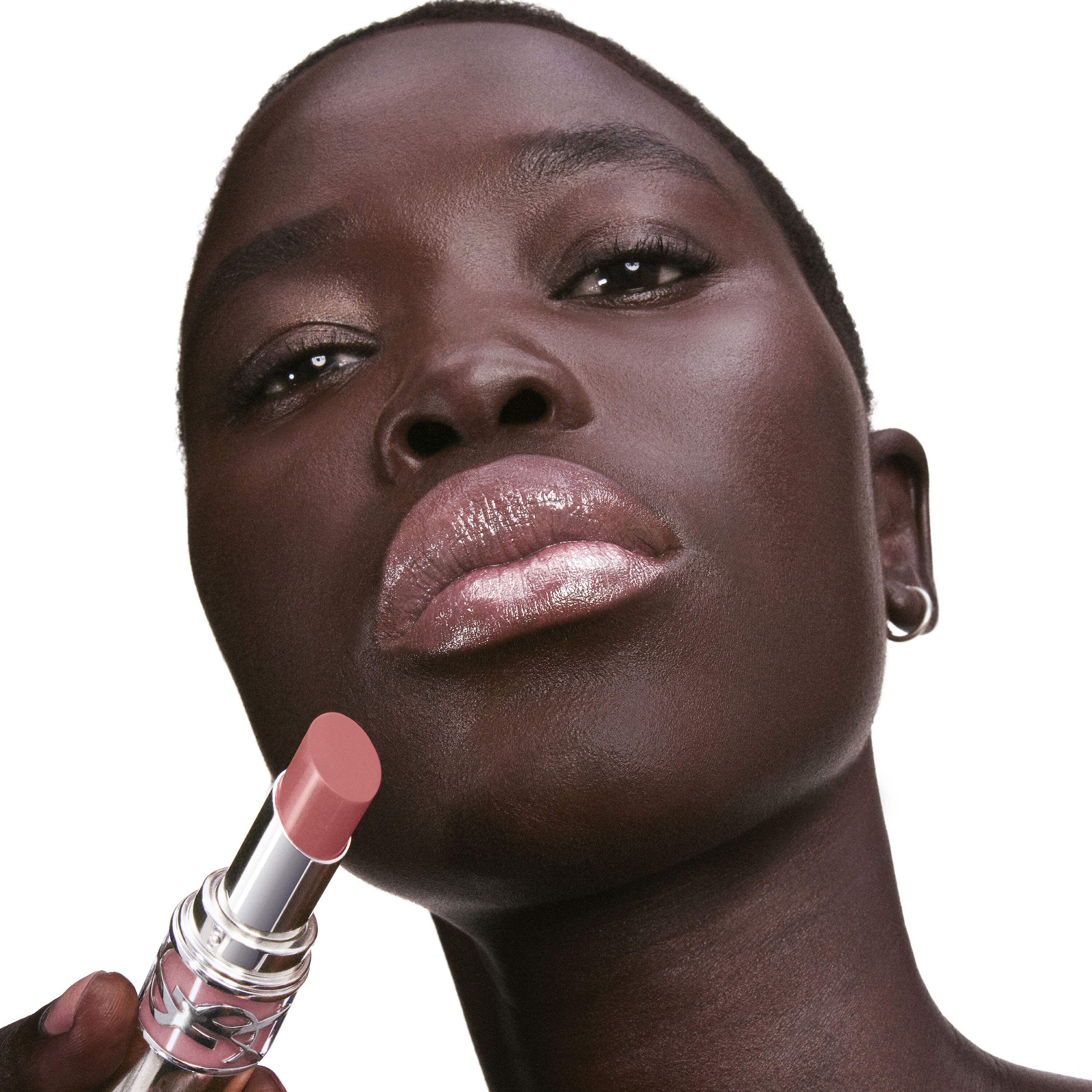Batom com efeito gloss YSL LOVESHINE