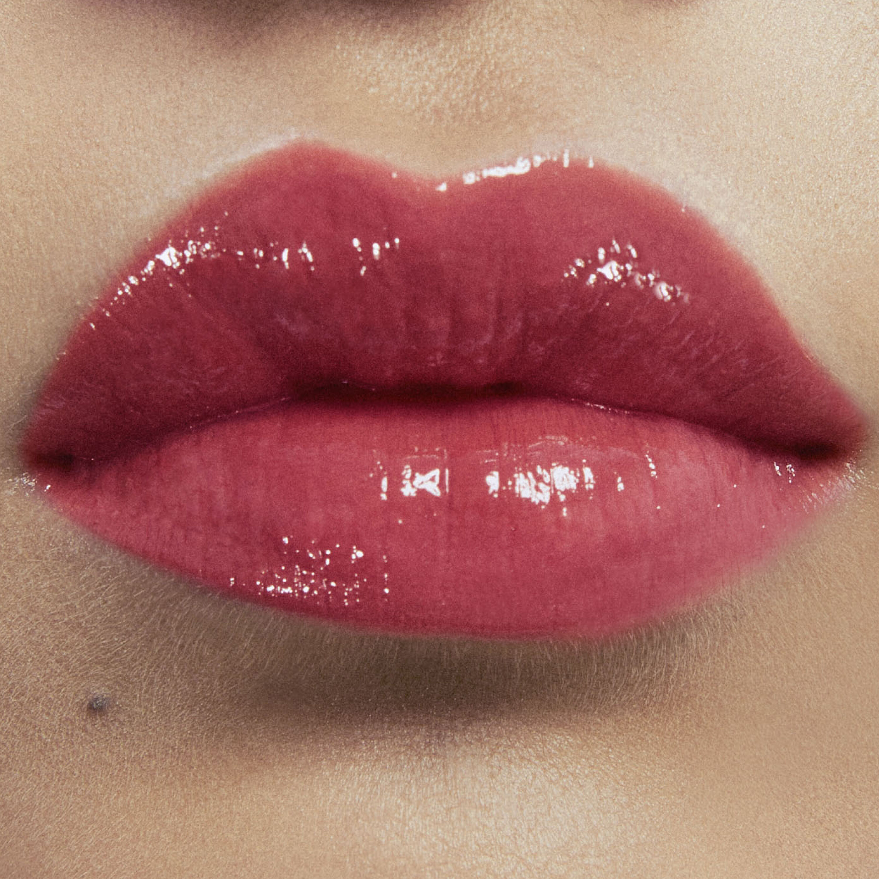BATOM BRILHANTE HIDRATANTE YSL LOVESHINE LIP OIL ENRIQUECIDO COM POLPA DE FIGO
