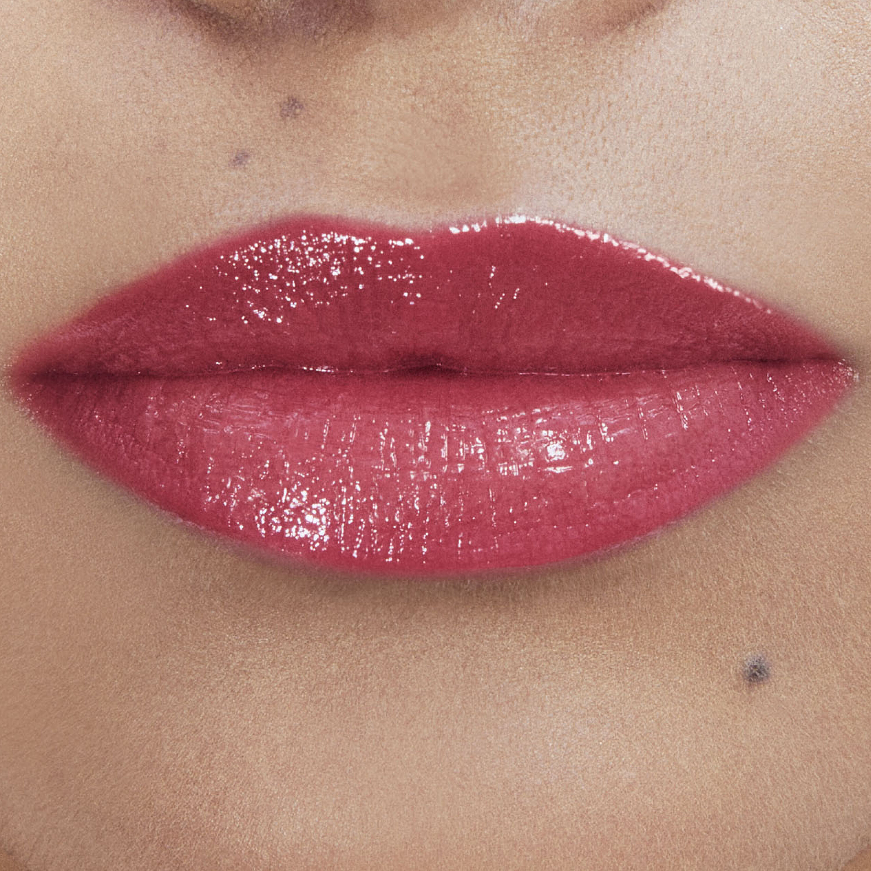 BATOM BRILHANTE HIDRATANTE YSL LOVESHINE LIP OIL ENRIQUECIDO COM POLPA DE FIGO