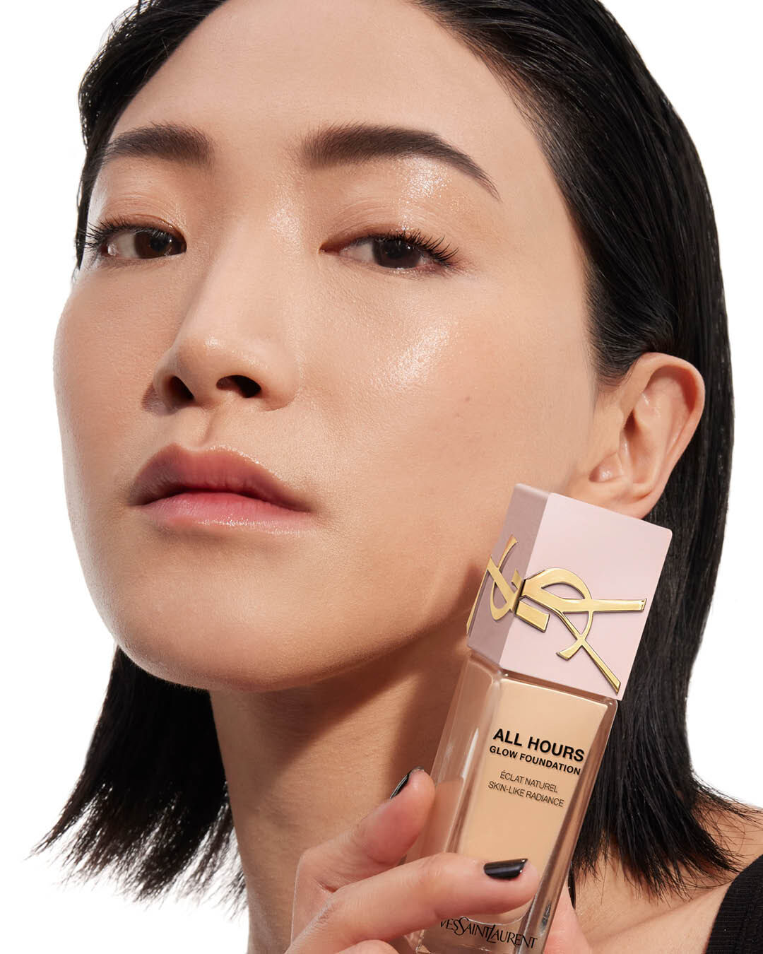 Pele iluminada e hidratada 24 horas com a base YSL ALL HOURS GLOW FOUNDATION