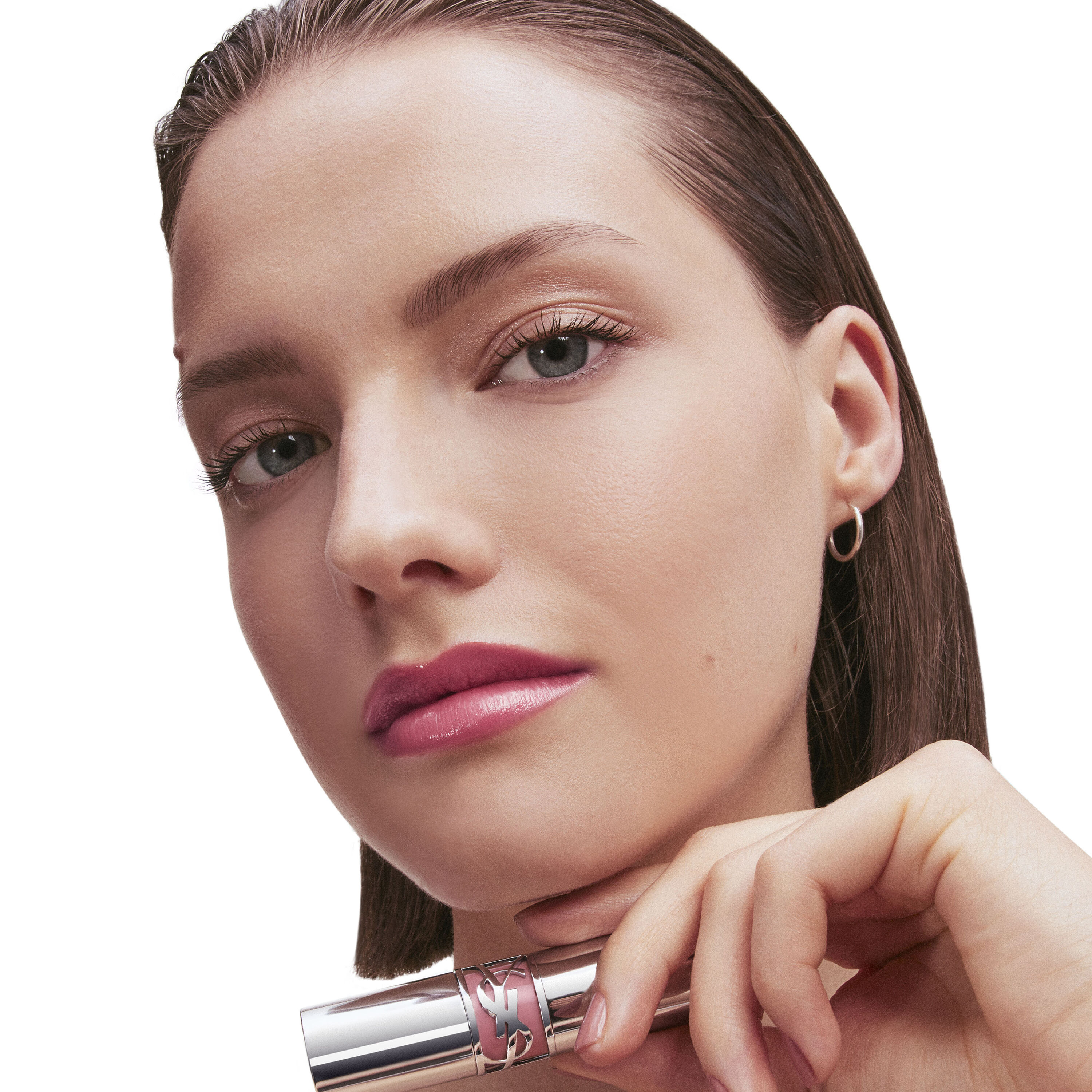 Batom com efeito gloss YSL LOVESHINE
